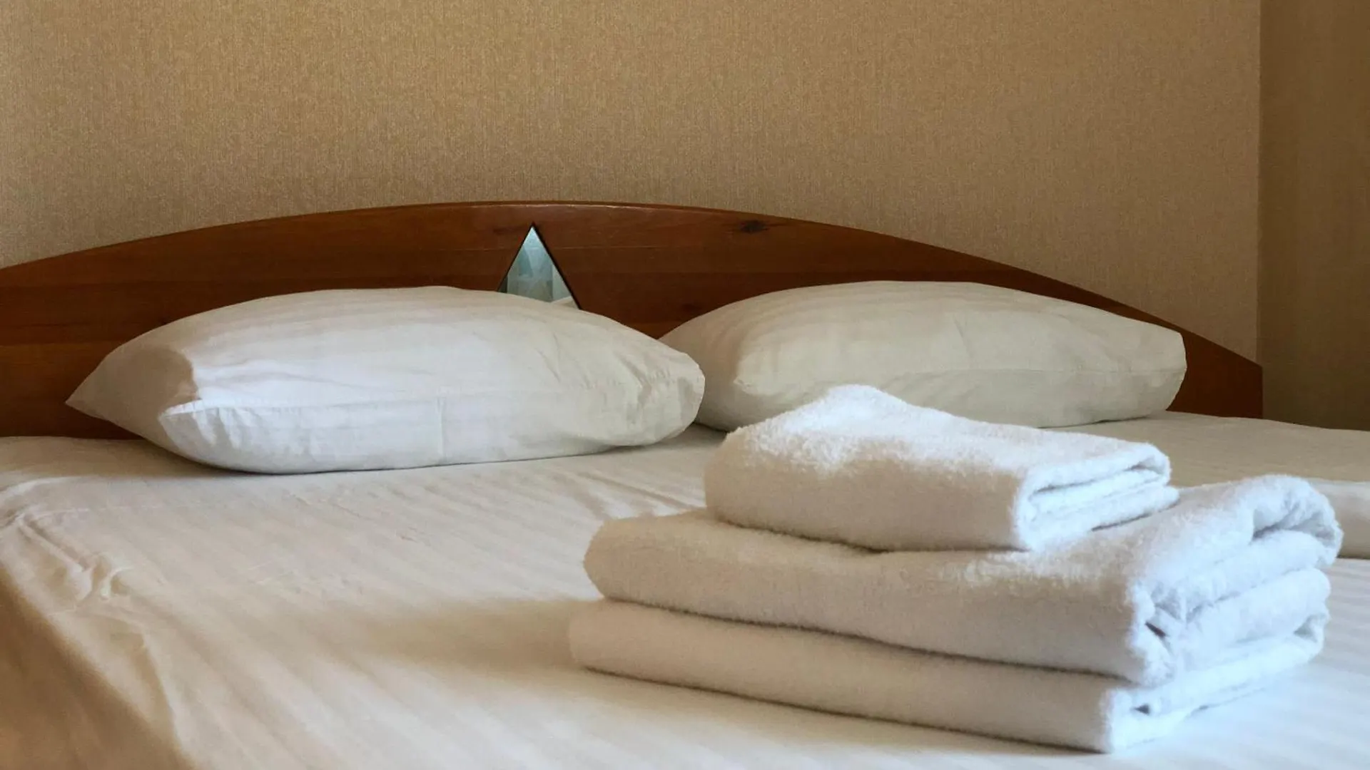 Zhuliany City Hotel contacts